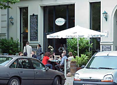 prenzlauer berg kawiarnie, kawiarenki, restauracje bary knajpki wypozyczalnia rowerow, sklepy - wszystko w zasiegu mieszkania